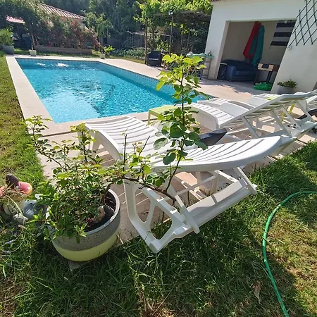 Pinarello - Quatre Pieces Dans Un Ecrin De Verdure Et Piscine Privative 9mx4m